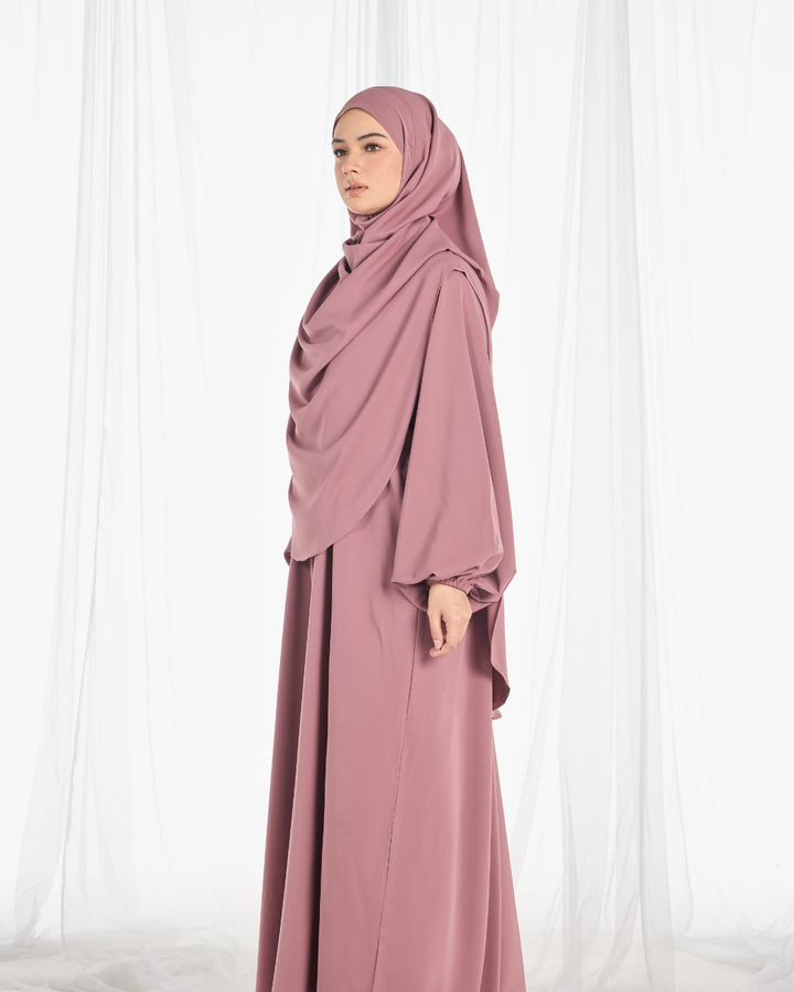 Instock: Warda Khimar Umrah Set in Dusty Rose