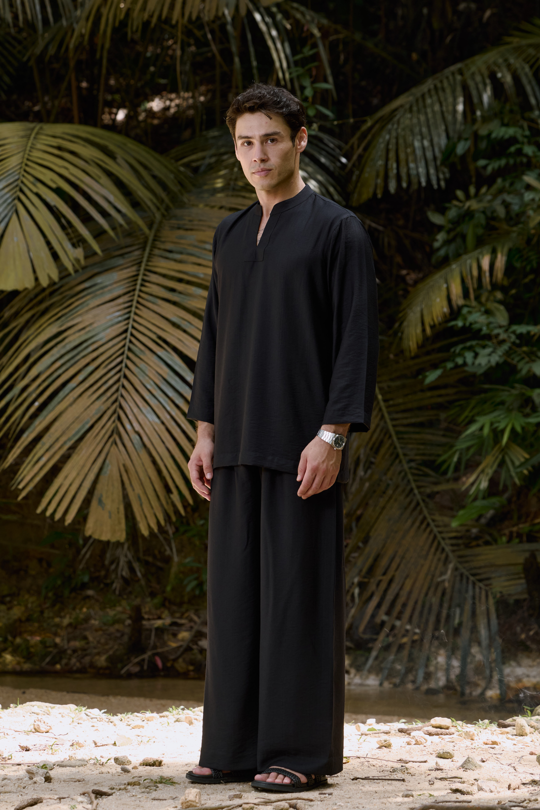 Wiranta Linen Set in Black