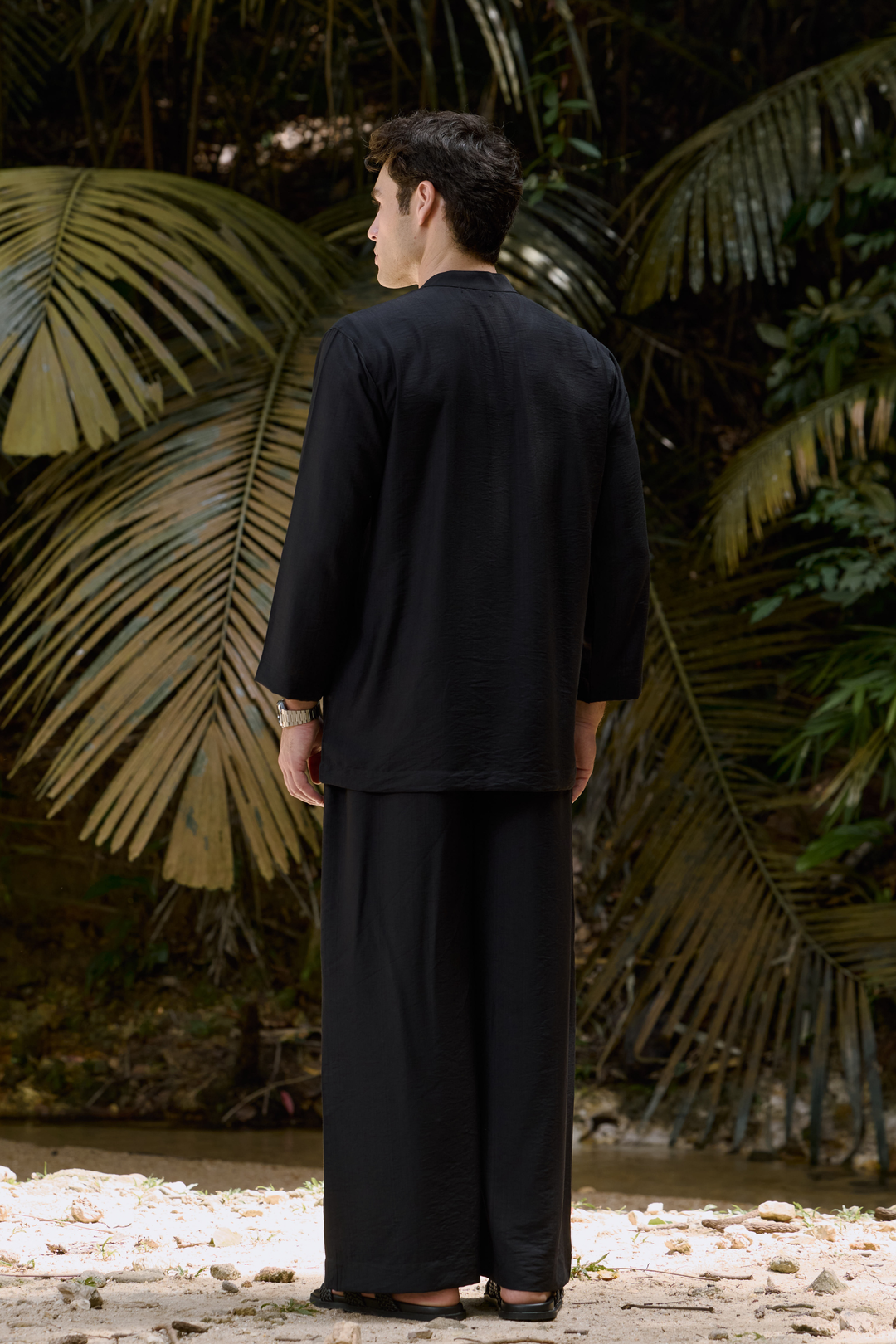 Wiranta Linen Set in Black