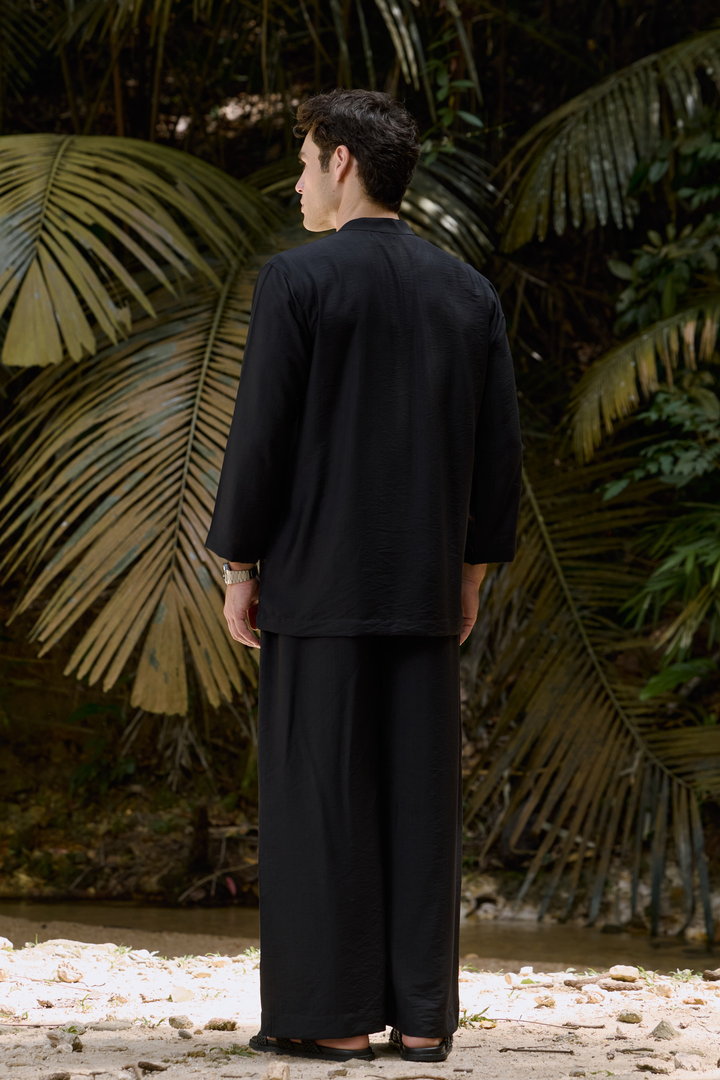 Wiranta Linen Set in Black