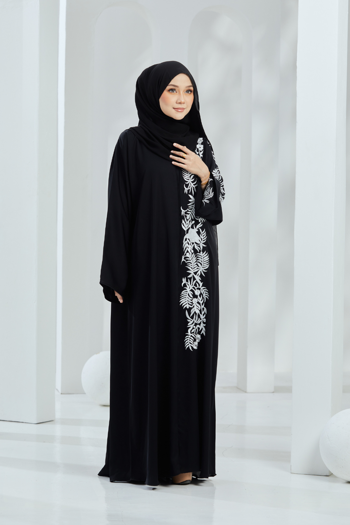 Nawwar Abaya in Black