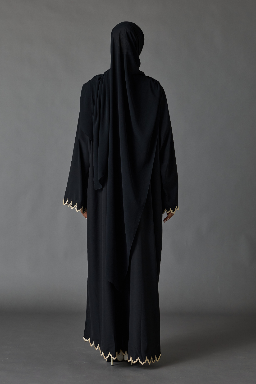 PO : Elysia Abaya in Black with Gold