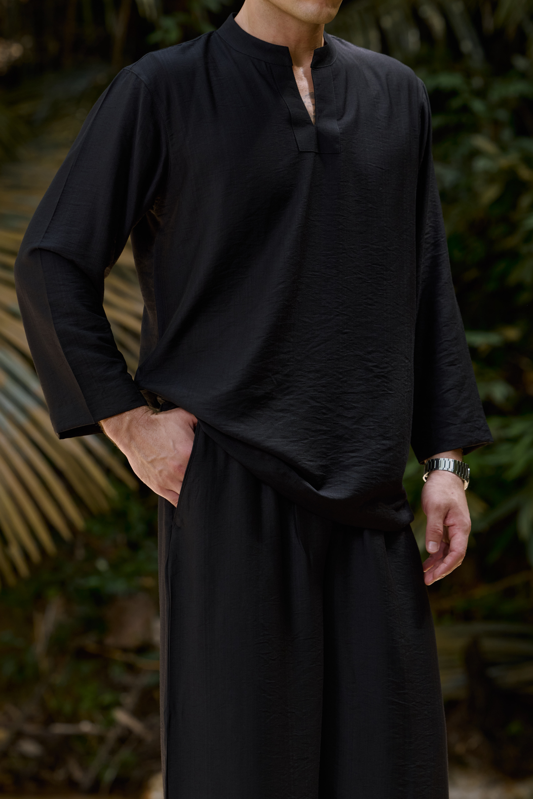 Wiranta Linen Set in Black