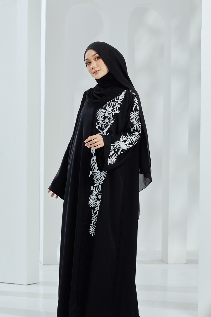 Nawwar Abaya in Black