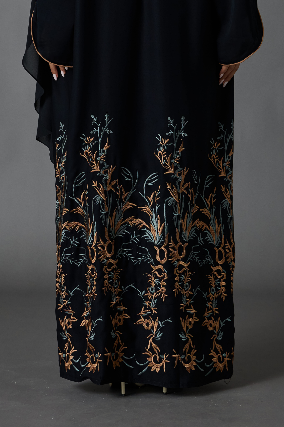 Leila Abaya in Black
