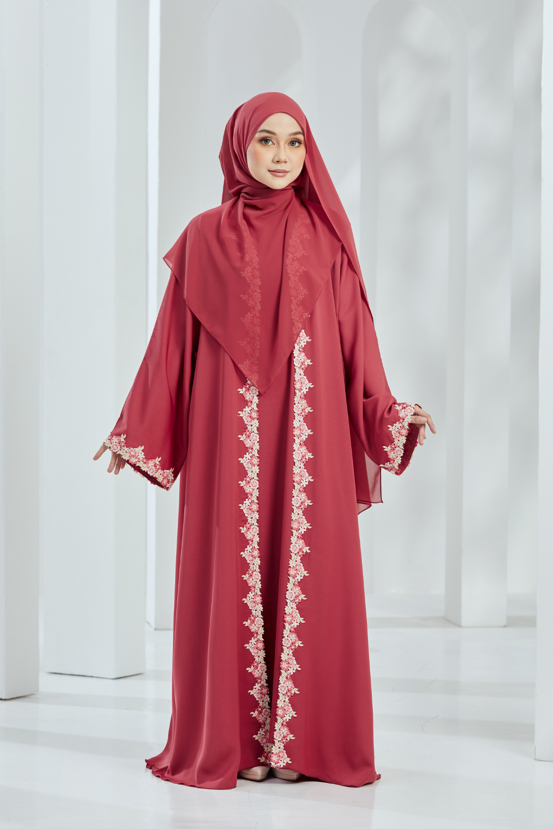Raufaa Abaya in Berry
