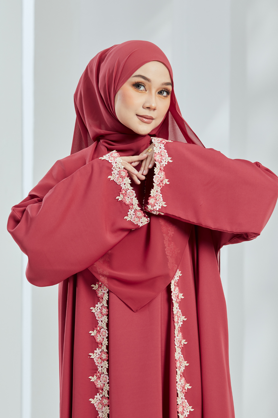 Raufaa Abaya in Berry