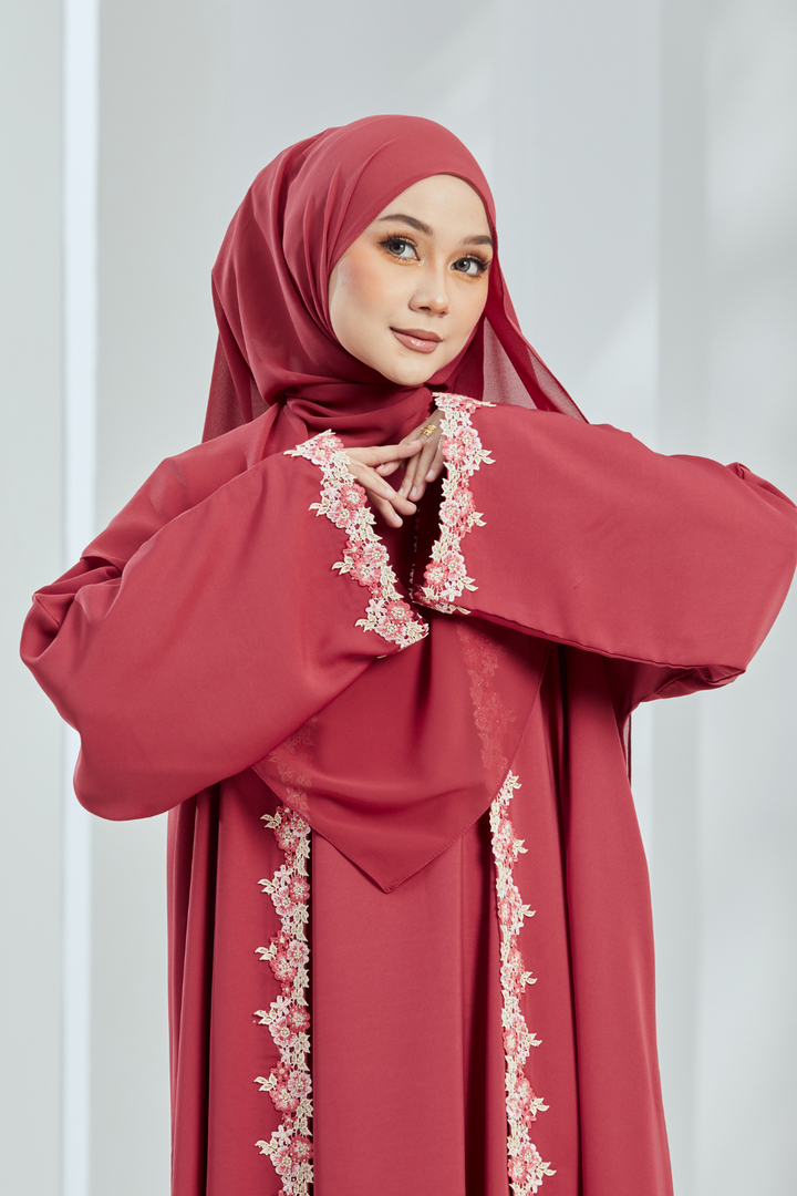 Raufaa Abaya in Berry