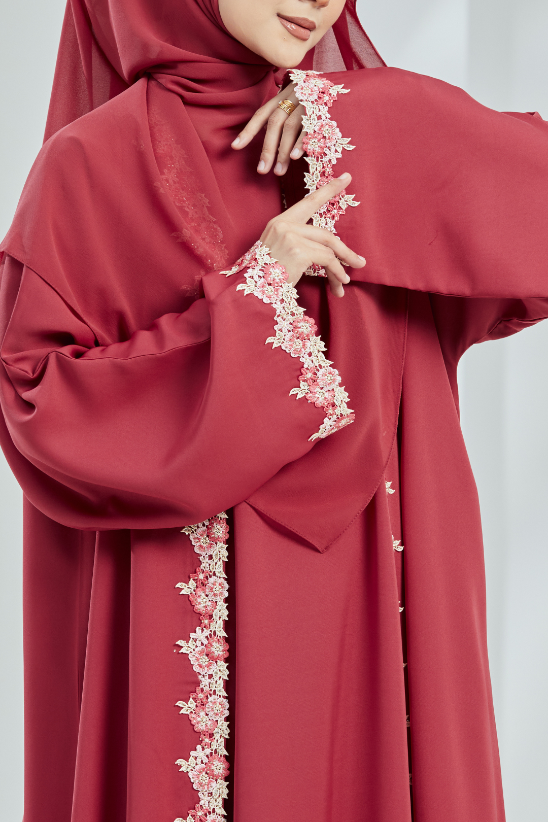 Raufaa Abaya in Berry