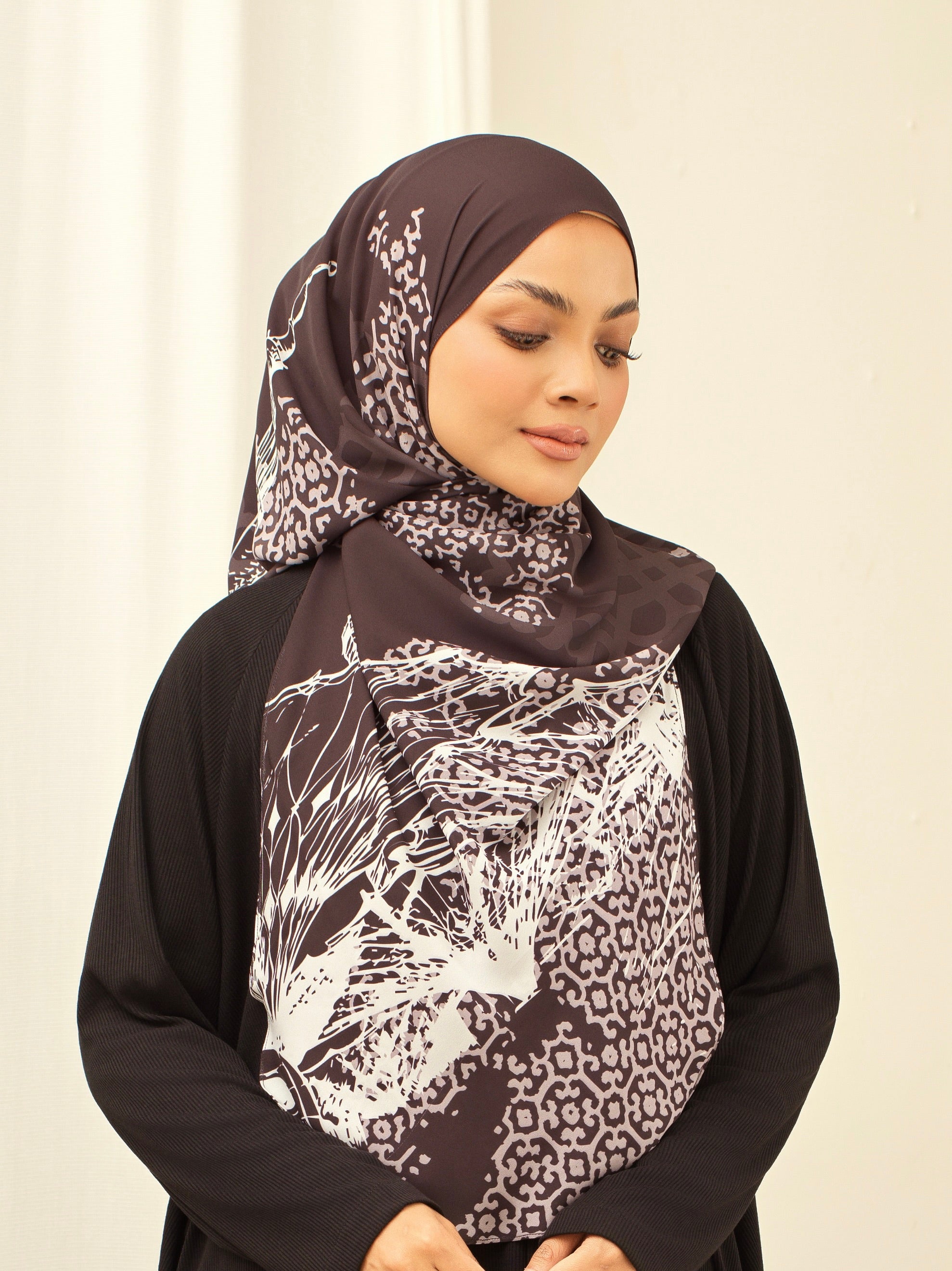 Leya Printed: Raudah in Black