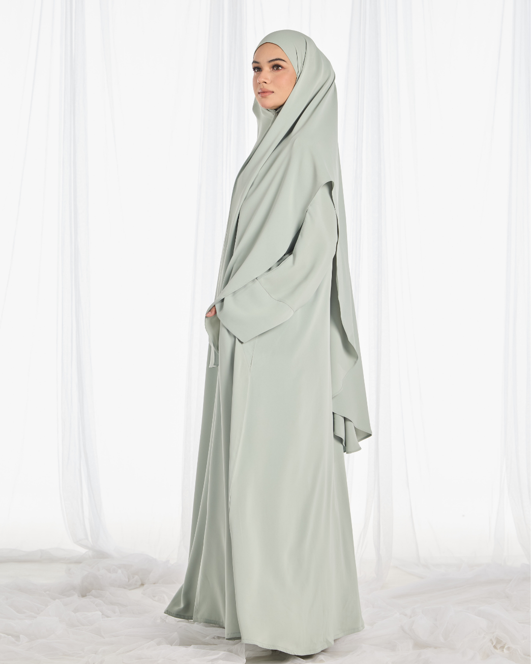 Instock: Warda Khimar Umrah Set in Mint