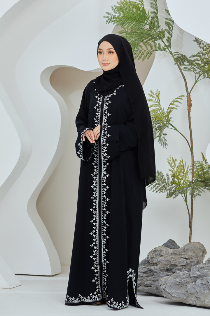 Nydia In Black