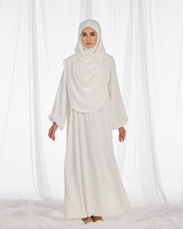 Instock: Warda Khimar Set in White