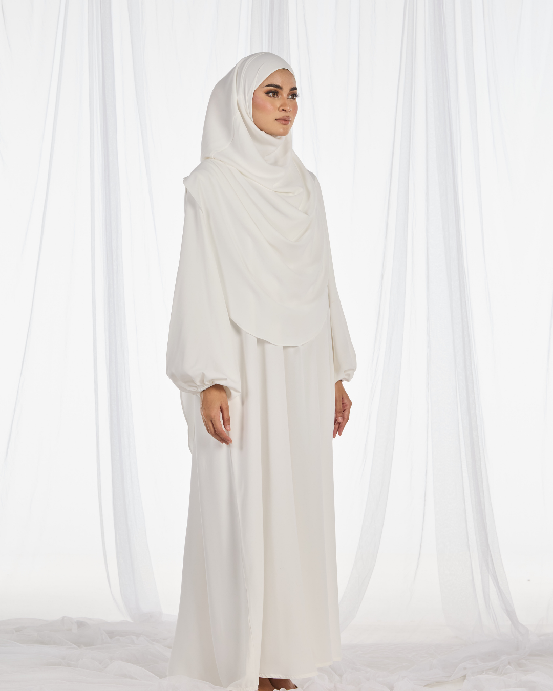 Instock: Warda Khimar Set in White