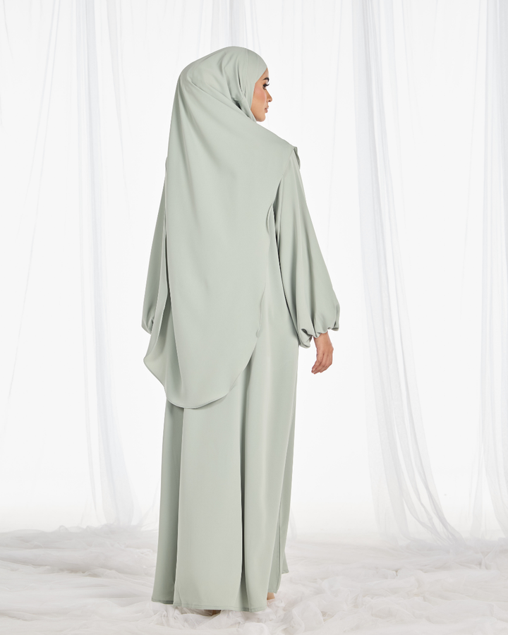 Instock: Warda Khimar Umrah Set in Mint