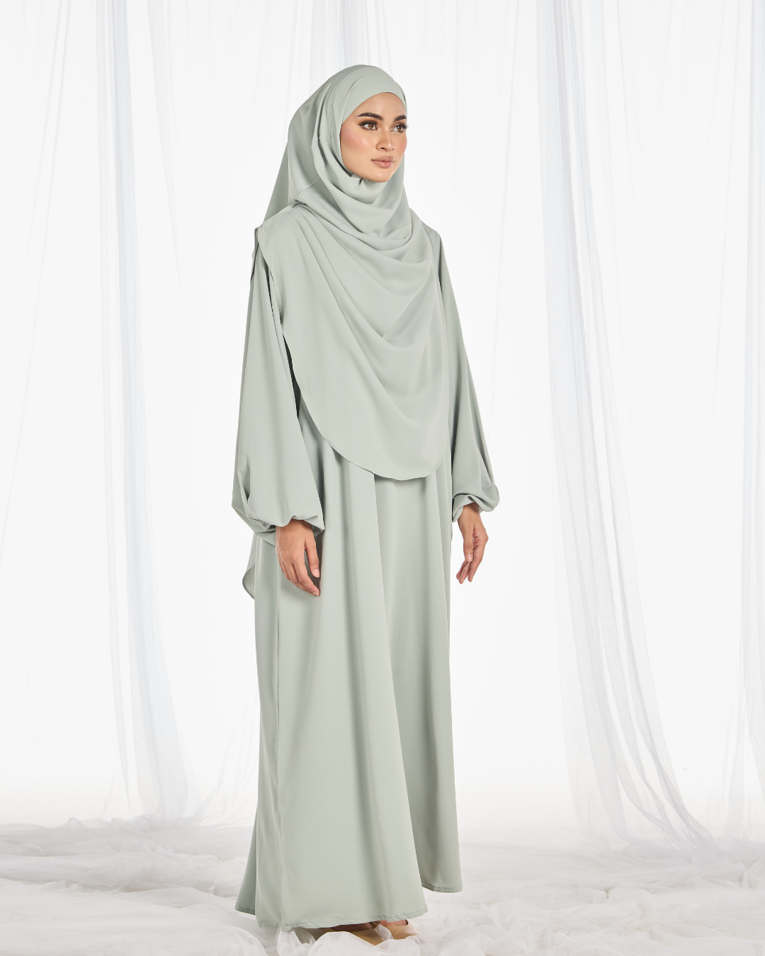 Instock: Warda Khimar Umrah Set in Mint