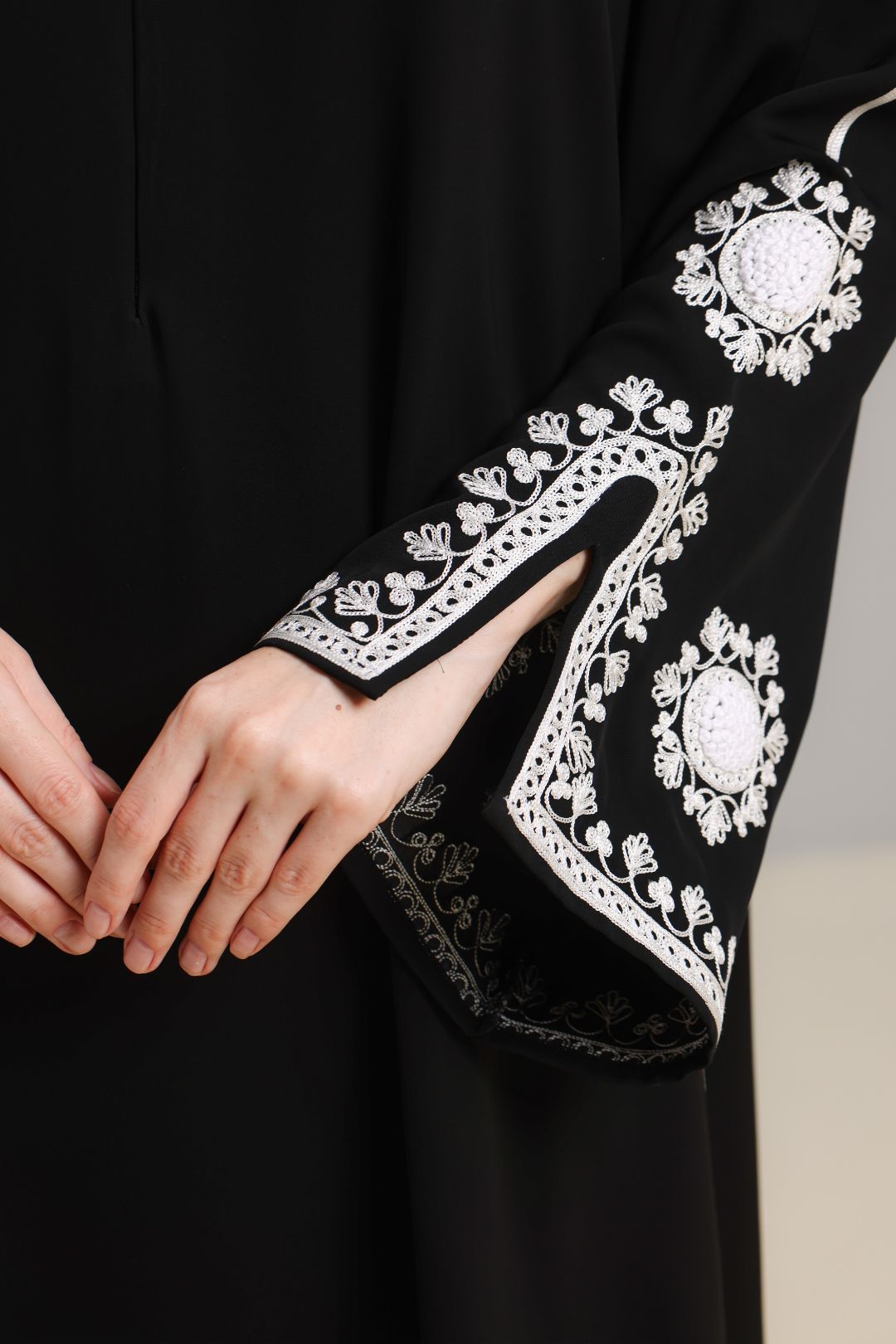 Hyra Abaya in Taupe