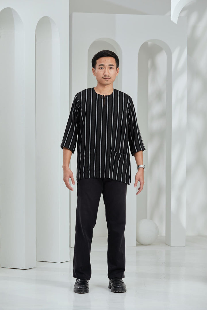 ARNA : Kurta Bayu in Black Stripe