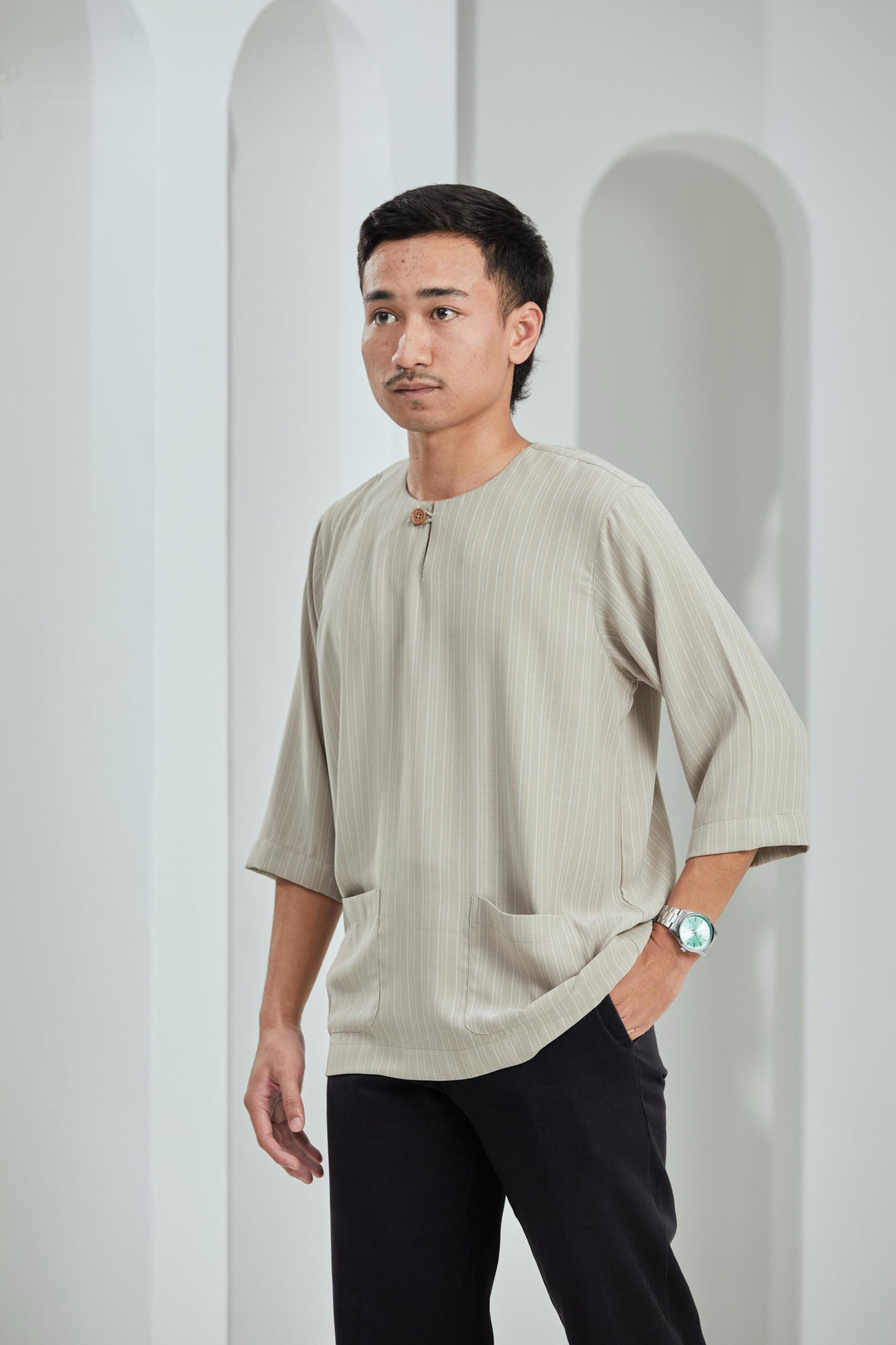 ARNA : Kurta Bayu in Khaki