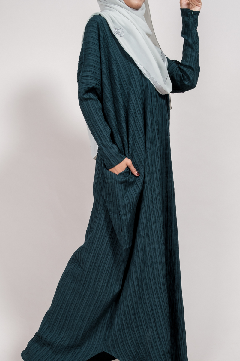 Singapore Muslimah model in batwing modest nursing-friendly kaftan with pockets