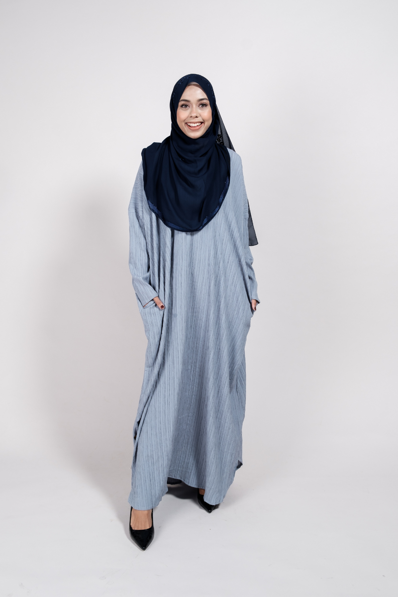 Singapore Muslimah model in batwing modest nursing-friendly kaftan with pockets