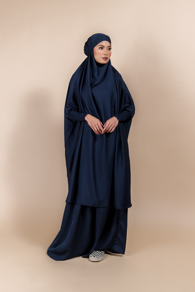Muslimah model wearing nidha jilbab with skirt in navy