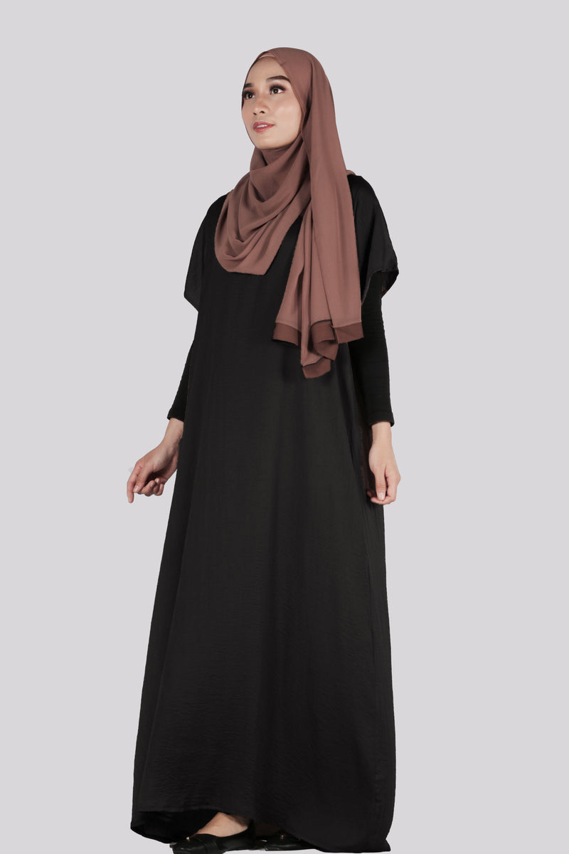 Model is wearing Black Crinkle Silk Inner for Abaya and Jubah